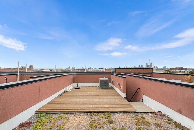 Foto del edificio - The Gotham Townhome