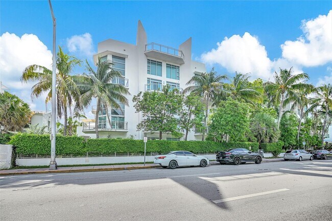 Foto del edificio - 7728 Collins Ave