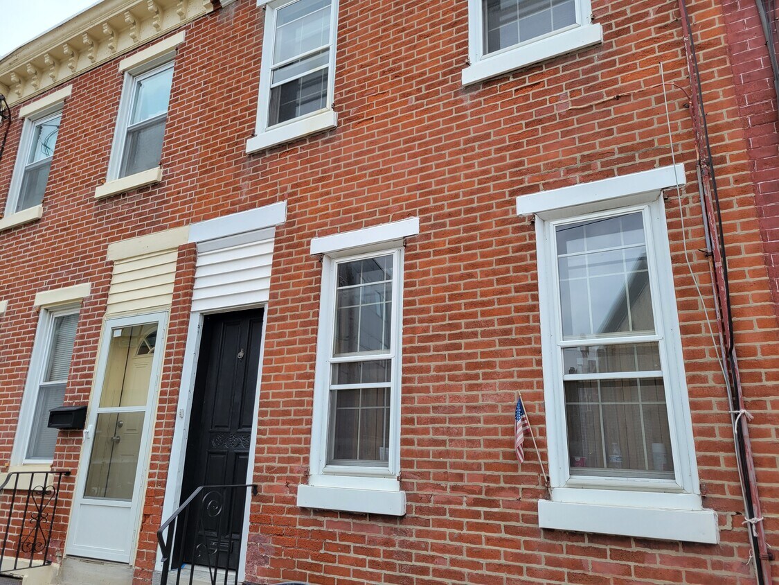 Primary Photo - 2325 Belgrade St