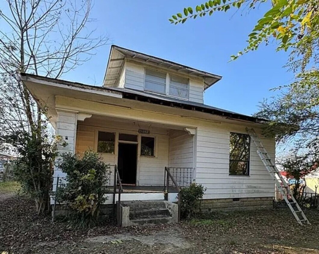 Primary Photo - Freshly Updated 3 Bedroom House