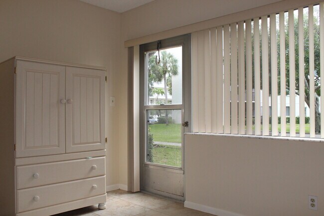 Building Photo - 3178 Via Poinciana