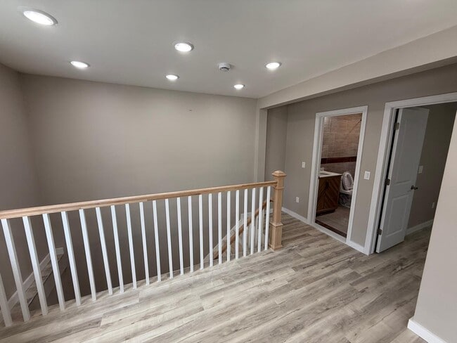 Building Photo - Ivy Court Apartments