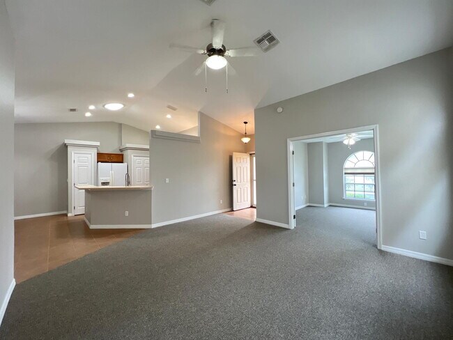 Foto del edificio - **MOVE-IN SPECIAL 2 WEEKS FREE IN SEPTEMBER***Beautiful 3 BD 2 BATH Home in Gated Community