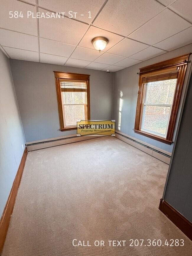 Foto del edificio - 584 Pleasant St