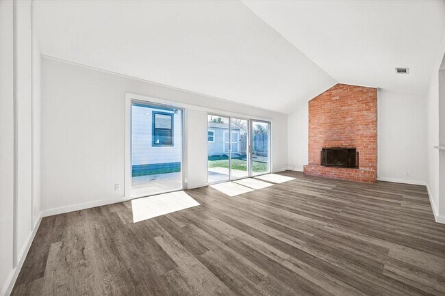 Foto del edificio - 1411 Fairfield Dr