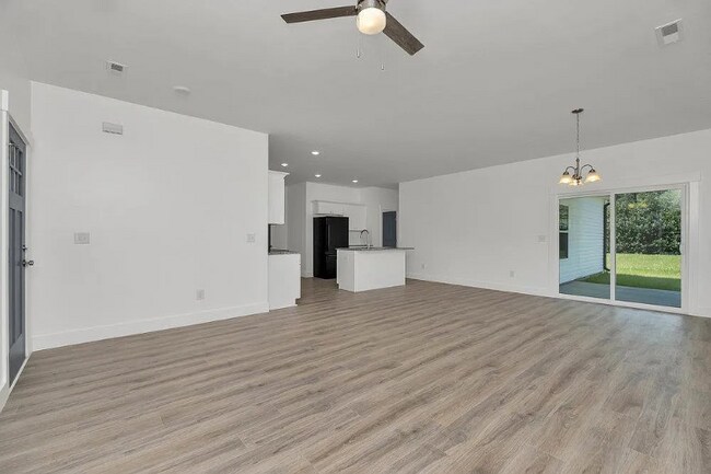 Foto del edificio - 210 Essex Dr