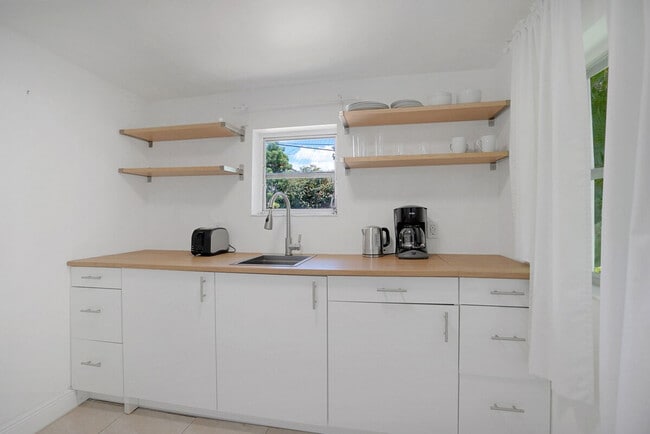 Foto del edificio - 975-977-977 SW 10th St