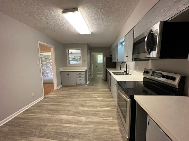 Foto del edificio - 1007 Riverbend Dr