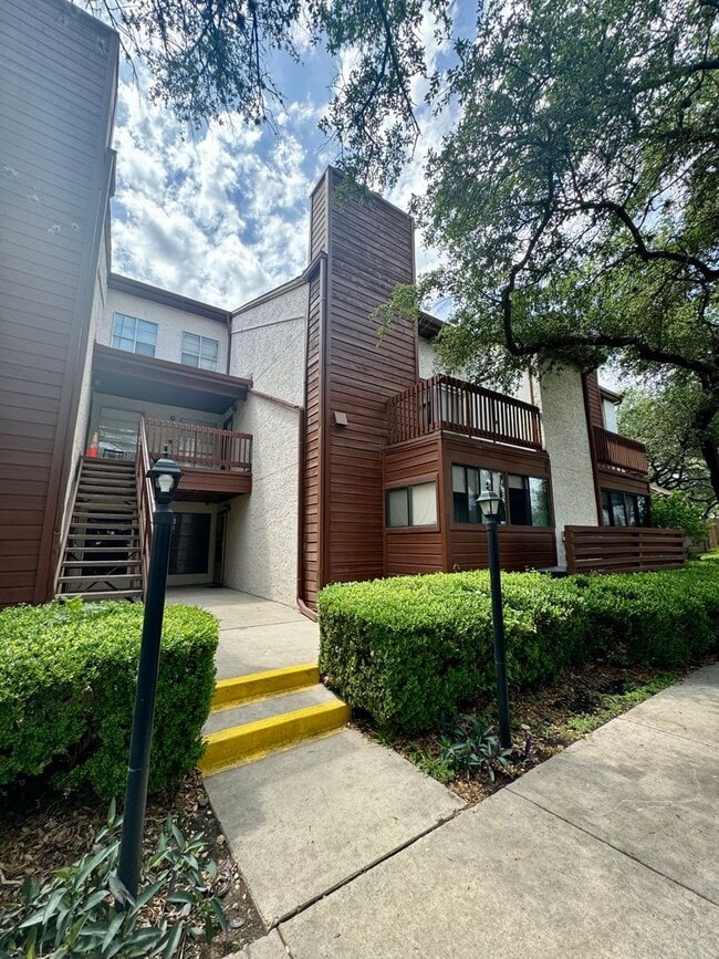 Building Photo - 10527 Perrin Beitel