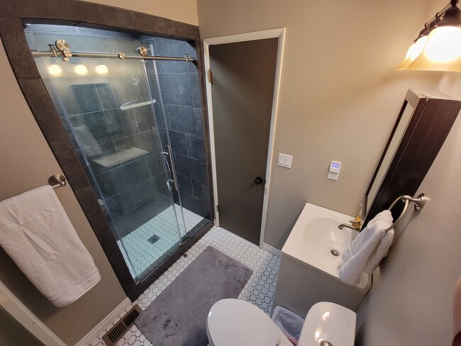 Master bathroom - 8111 NE 27th St