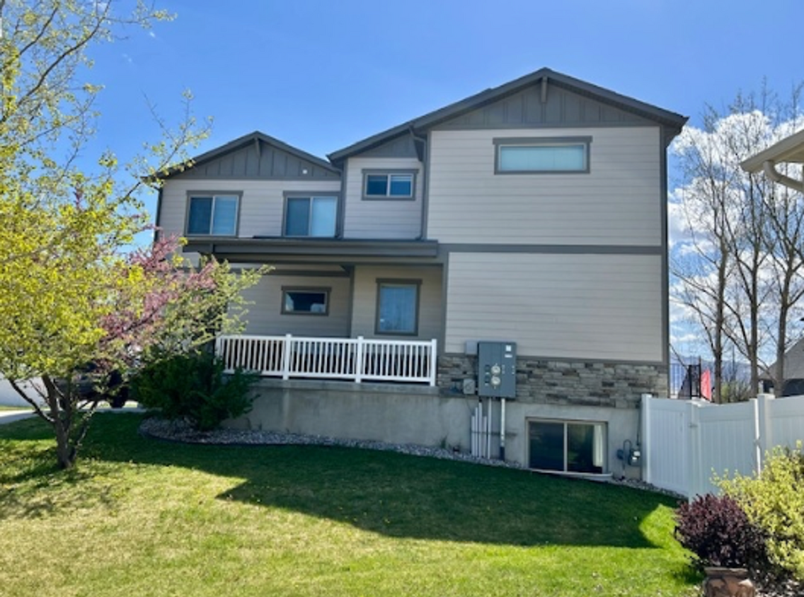 Building Photo - Hiltbrand Willow Springs