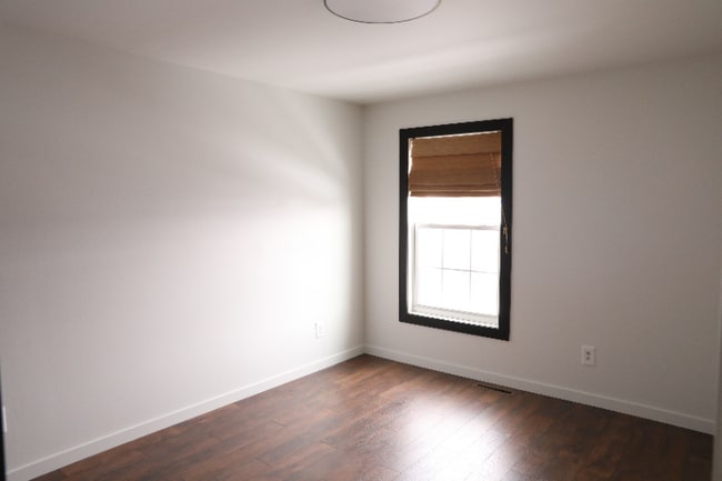 Building Photo - 8017 Stratford Cir S