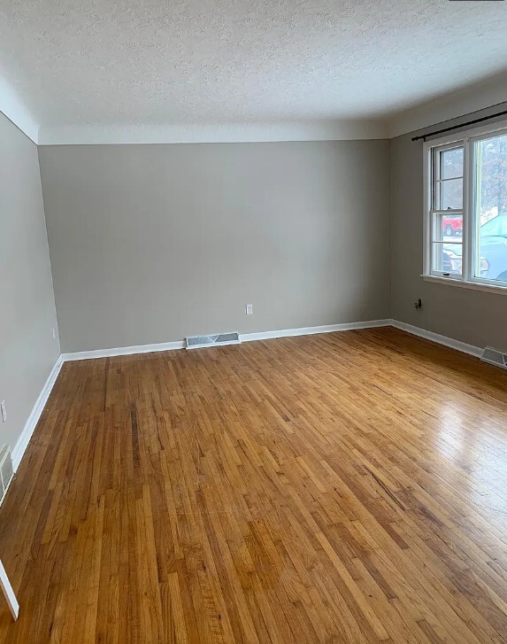 Foto del edificio - 402 N Division St