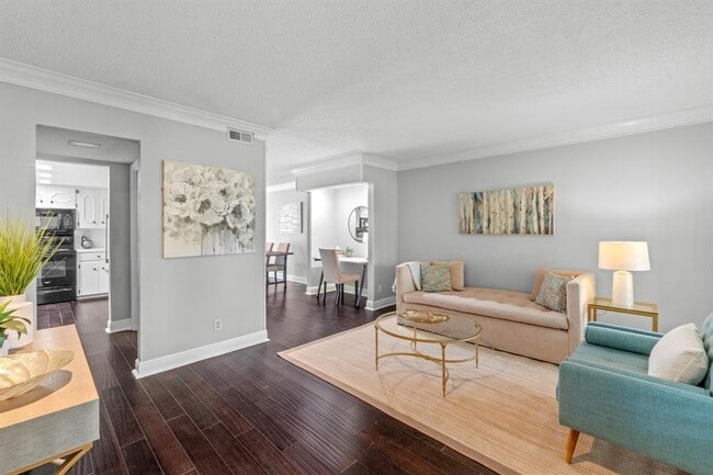 Foto del edificio - 6109 Bullard Dr