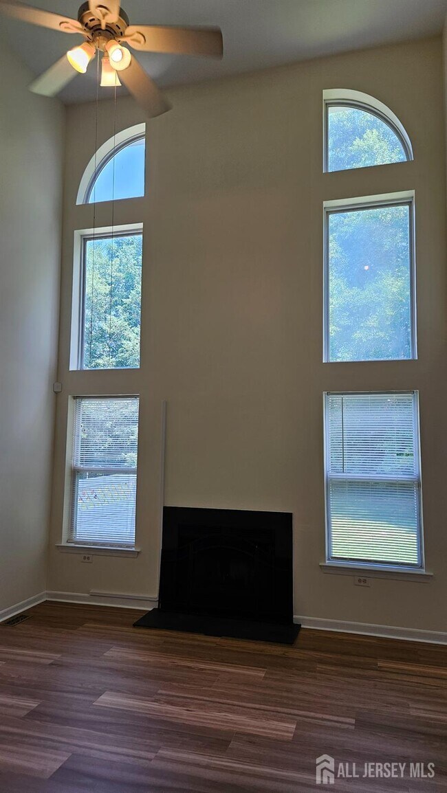 Foto del edificio - 405 Cobblestone Ct