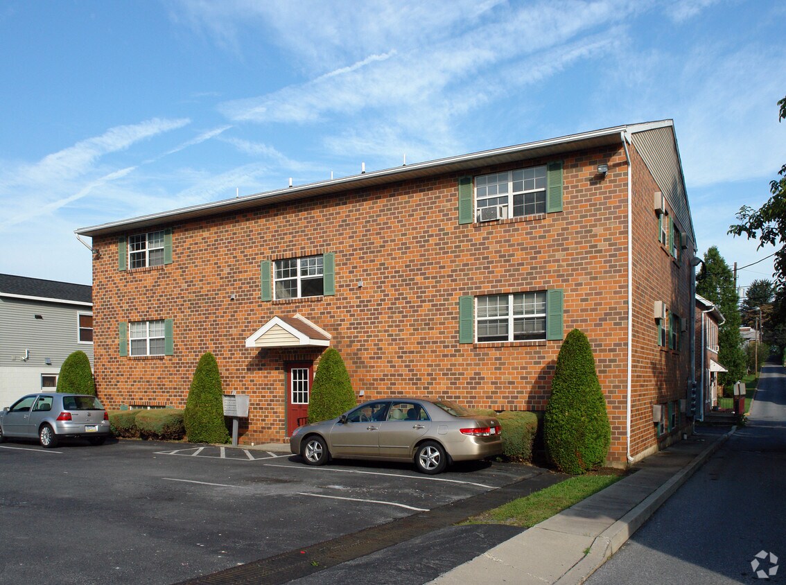 18 Cherry St, Emmaus, PA 18049 Apartments in Emmaus, PA