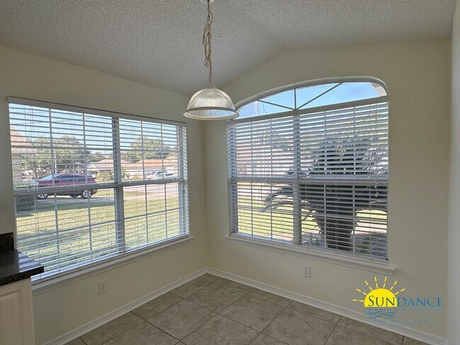 Foto del edificio - Charming 3-Bedroom Home in Gulf Breeze – Prime Location!