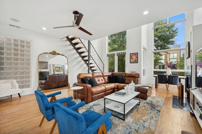 Foto del edificio - 885 N Hermitage Ave