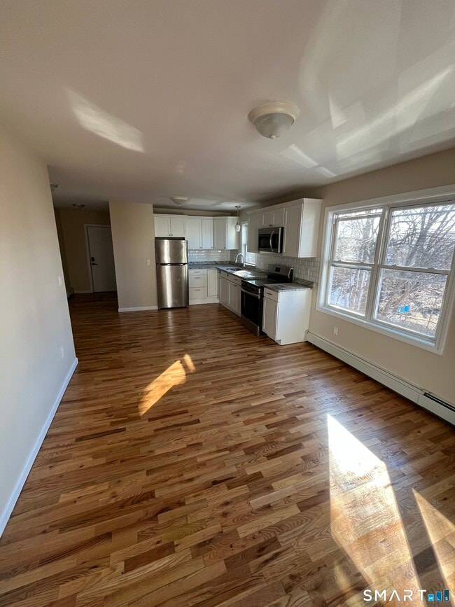 Building Photo - 412 S Main St