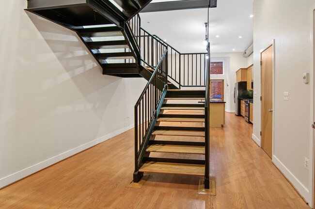 Building Photo - Contemporary 2 BR, 2.5BA in Historic Ridge...