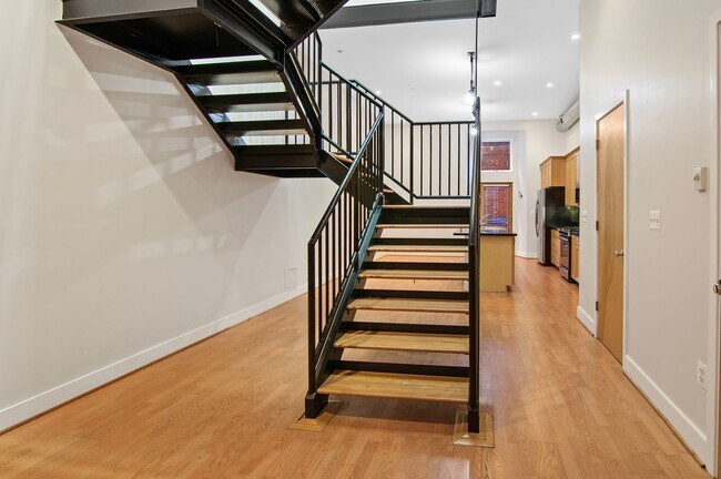 Foto del edificio - Contemporary 2 BR, 2.5BA in Historic Ridge...
