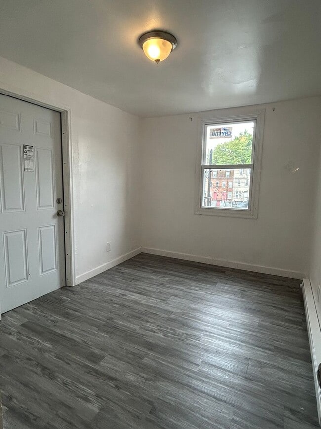 Building Photo - 140 N. 7th Street