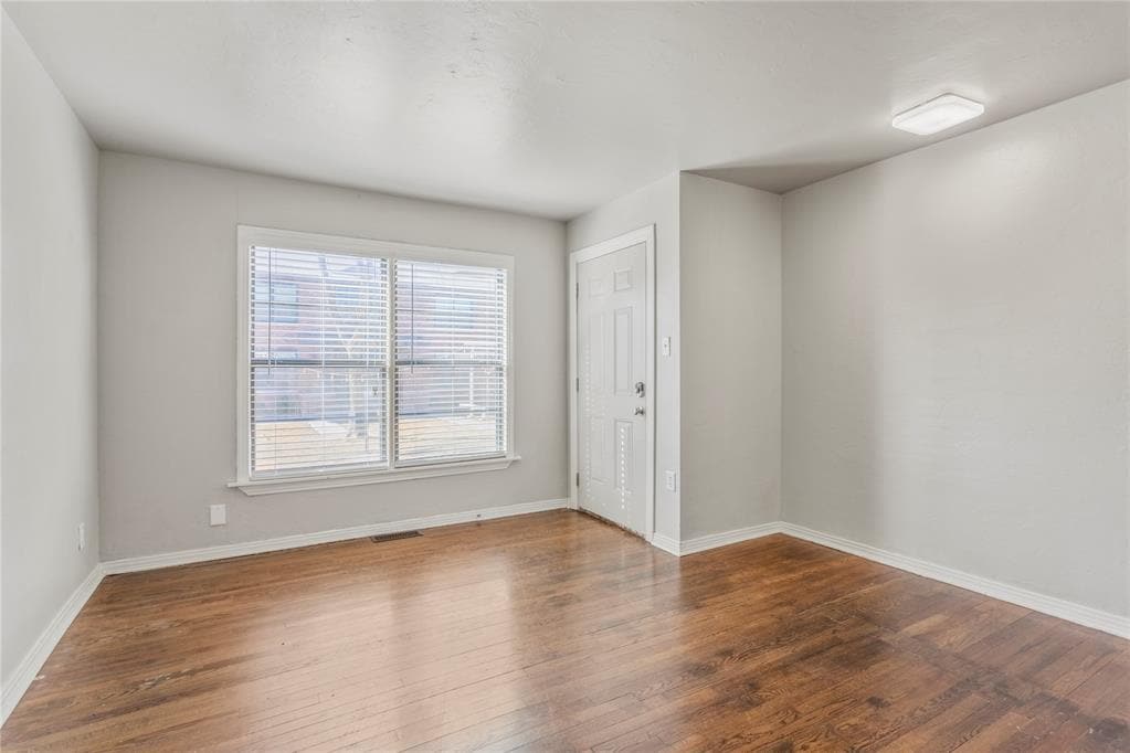 Foto principal - 1217 N Blackwelder Ave