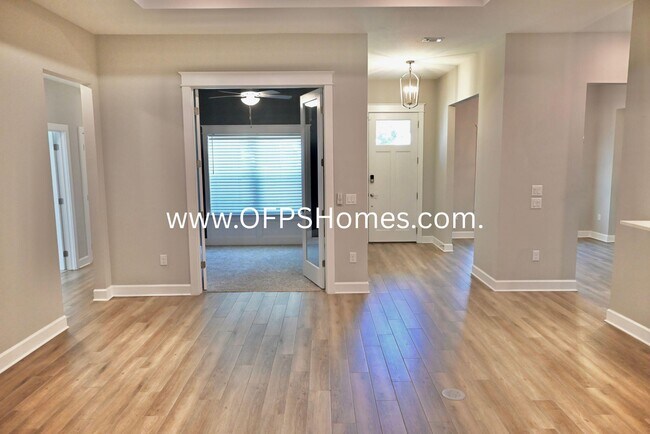 Foto del edificio - 1438 E Shores Blvd