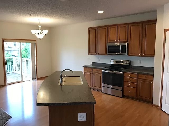 Building Photo - 1611 Fox Hunt Way