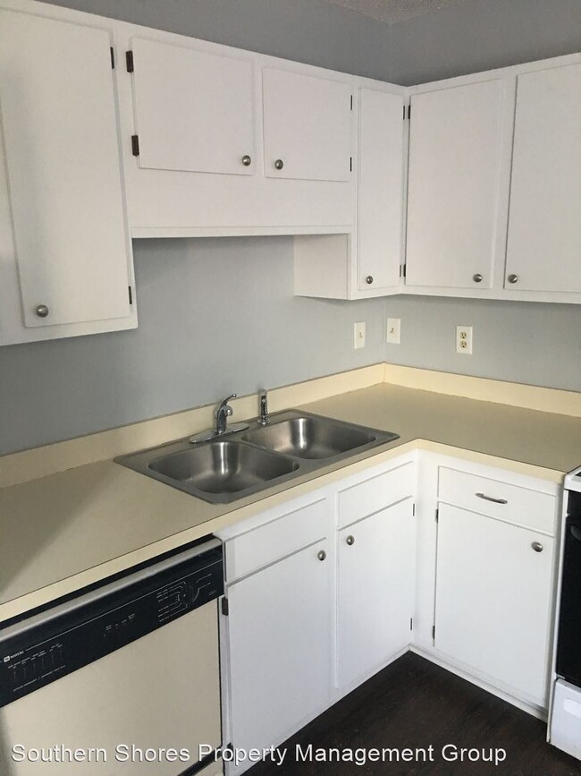 Building Photo - 2 br, 1.5 bath House - 1415 Dove Run Unit B