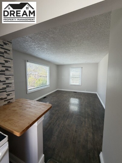 Photo du bâtiment - 117 Walnut Ave S