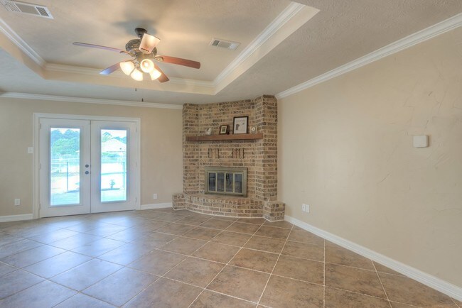 Building Photo - 7549 San Bruno St