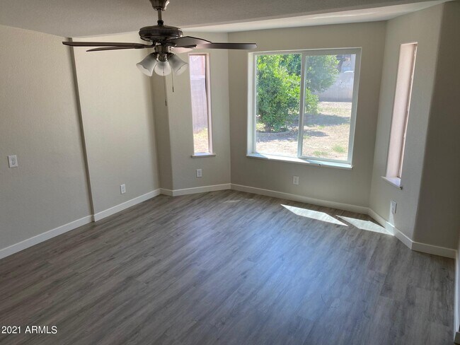 Building Photo - 730 S Grand