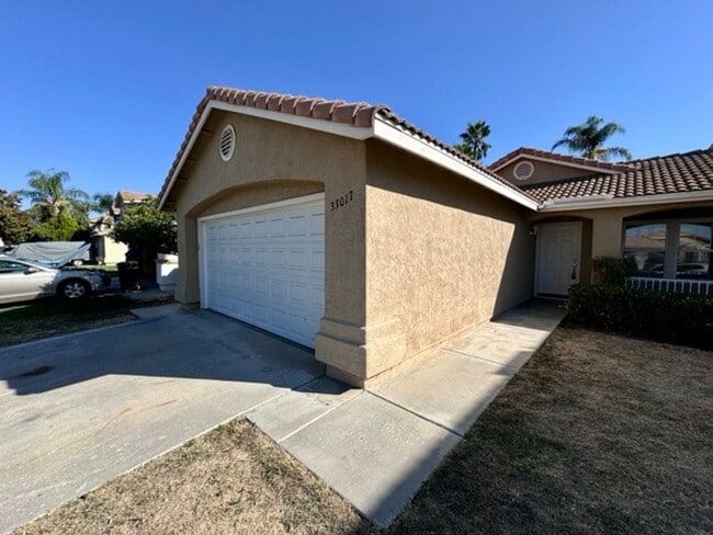 Building Photo - 3 bedroom Temecula home available for LEASE!