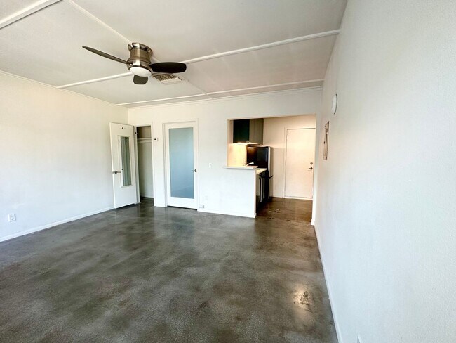 Foto del edificio - COMING SOON!! Darling Studio Apartment wit...
