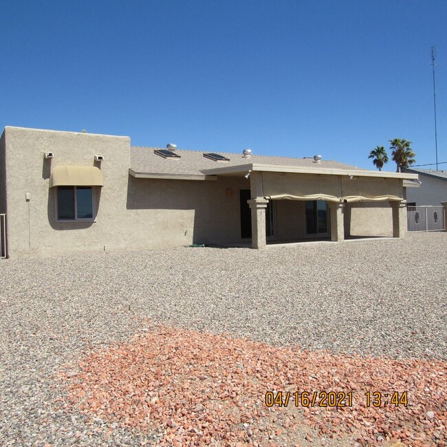 Foto del edificio - 3 bedroom 2 bath 2 car garage side RV parking