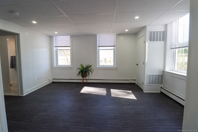 Building Photo - 156 Garfield Ave