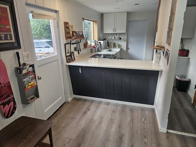 Foto del edificio - 8833 22nd Ave SW