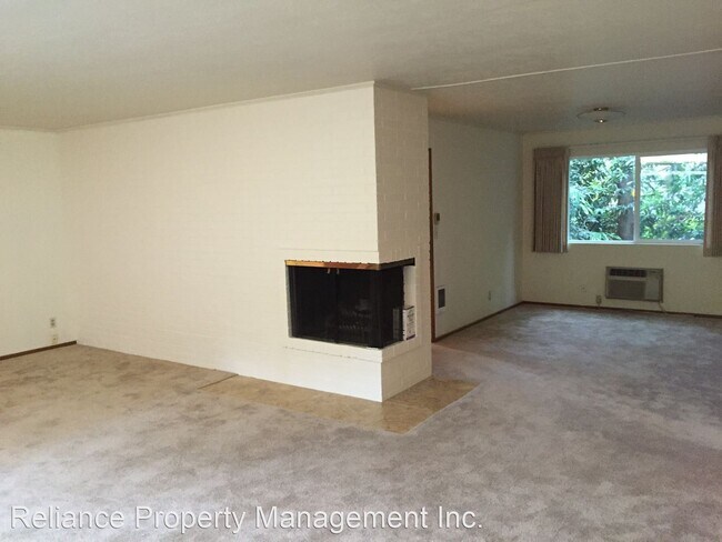 Building Photo - 8520-8560 SW Laurel Leaf Ln