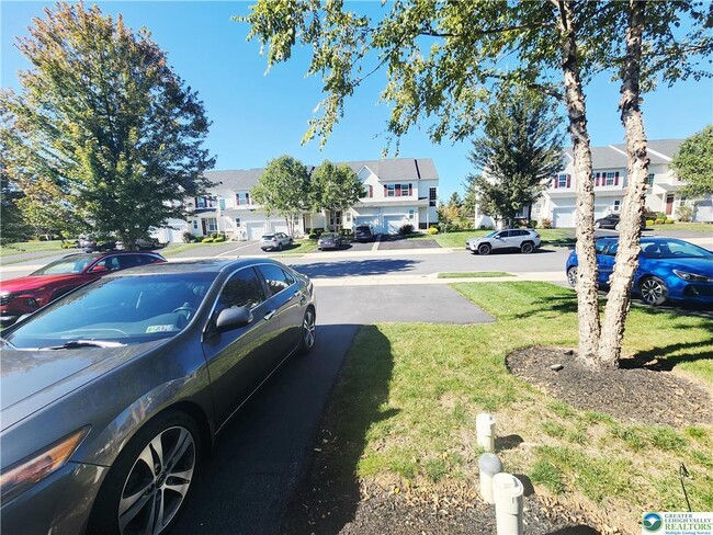 Building Photo - 972 King Way