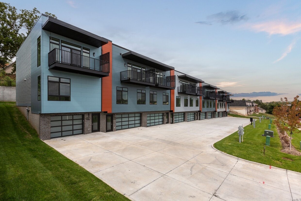 Primary Photo - Modern 3BR Retreat | Penthouse + Skyline V...