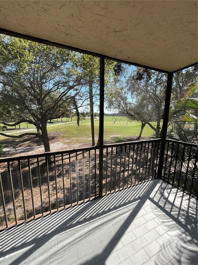 Building Photo - 200 Jacaranda Country Club Dr