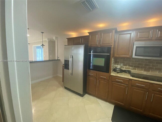 Foto del edificio - 1750 NE 40th Pl