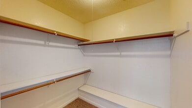 Building Photo - 509 E Beeline Ln