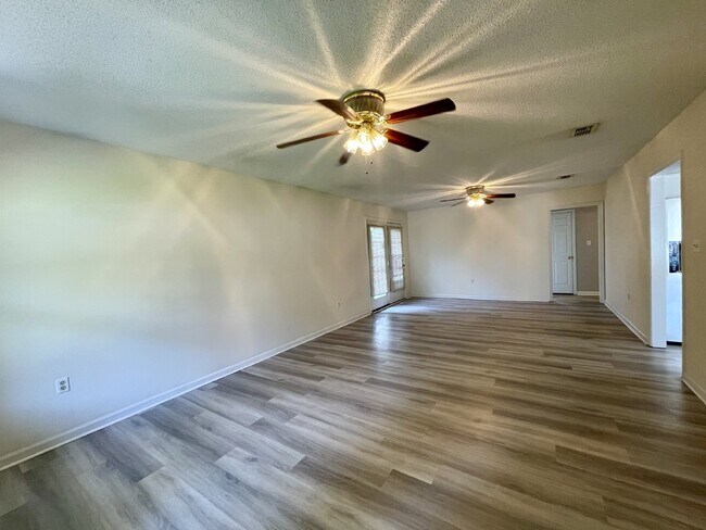 Foto del edificio - Home For Rent