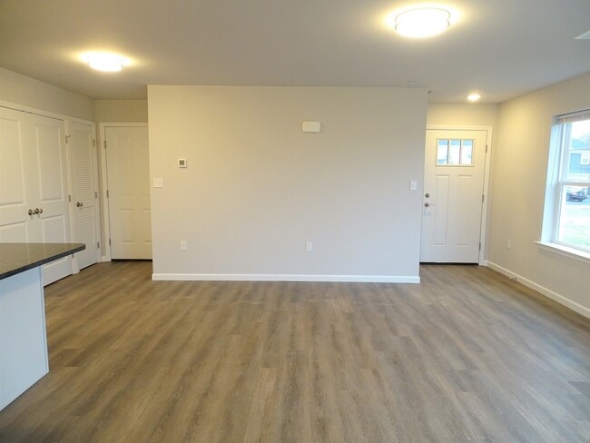 Building Photo - 14 Cobblestone Ct