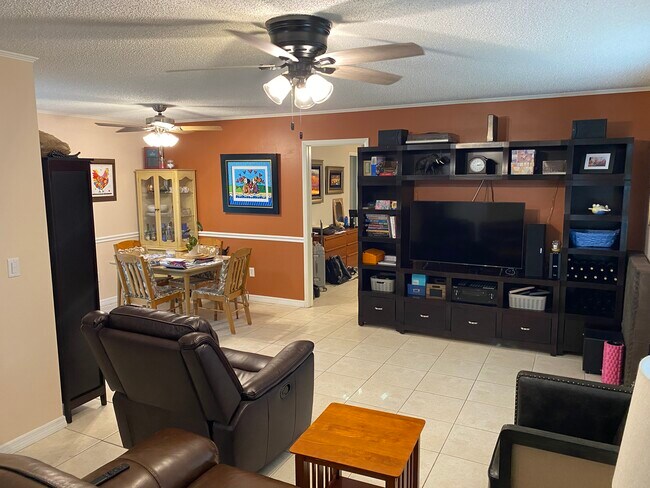 Foto del edificio - 565 Durant St