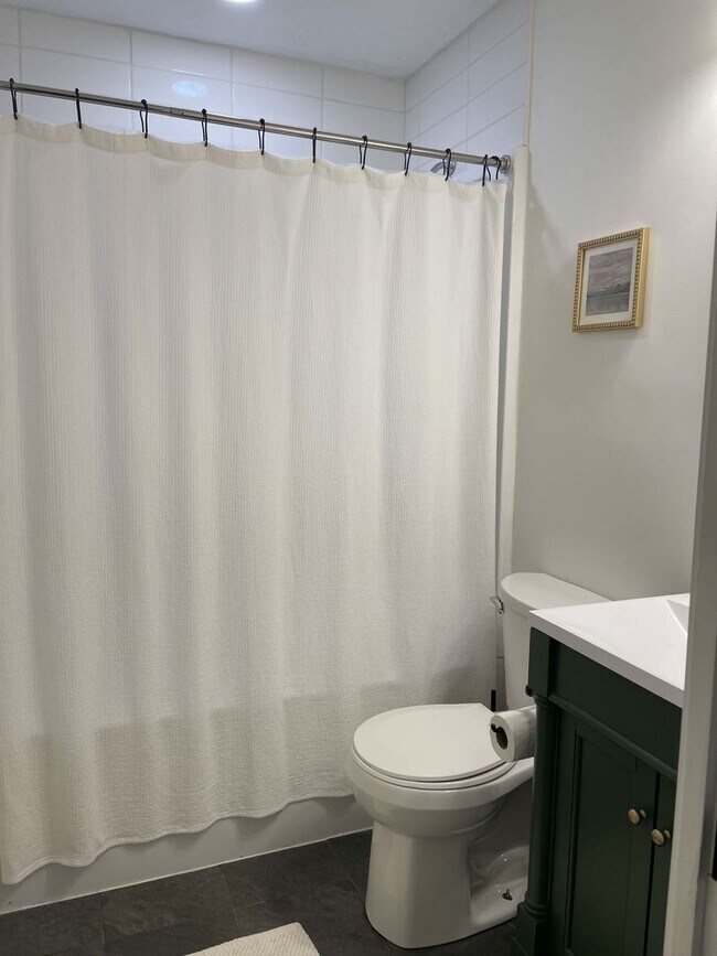 Foto del edificio - 3 bedrooms, 2 bathrooms, fenced yard!