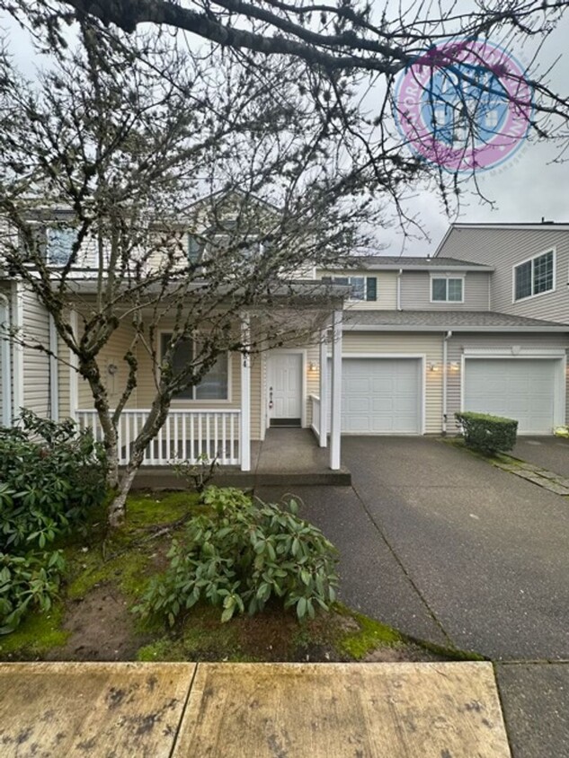 Primary Photo - Updated Beatiful Townhome! Large open Kitc...