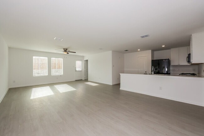 Foto del edificio - 103 Wild Rose Dr